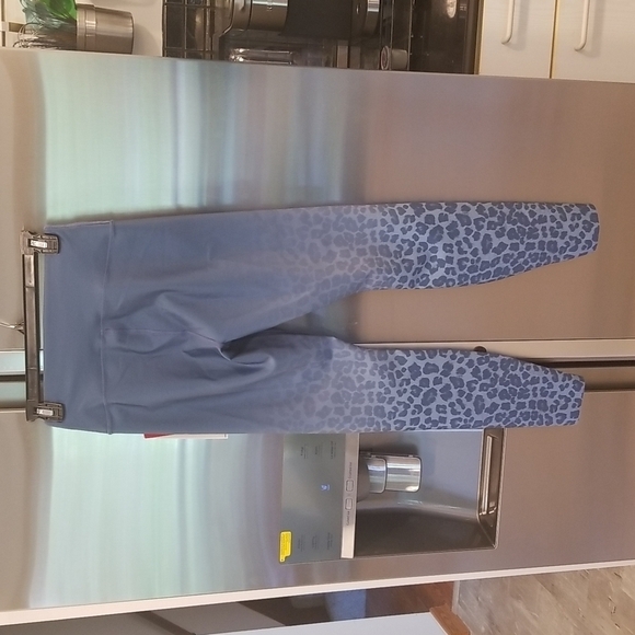 💕GOOD AMERICAN💕 Core Strength Legging Sky Leopard Ombre Blue GA2 Medium NWT - Picture 9 of 15